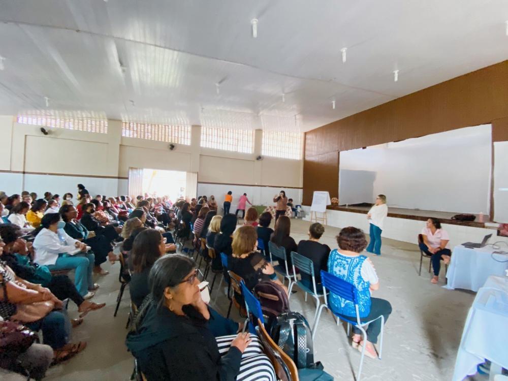 Profissionais da educação participam de oficinas sobre projeto de vida