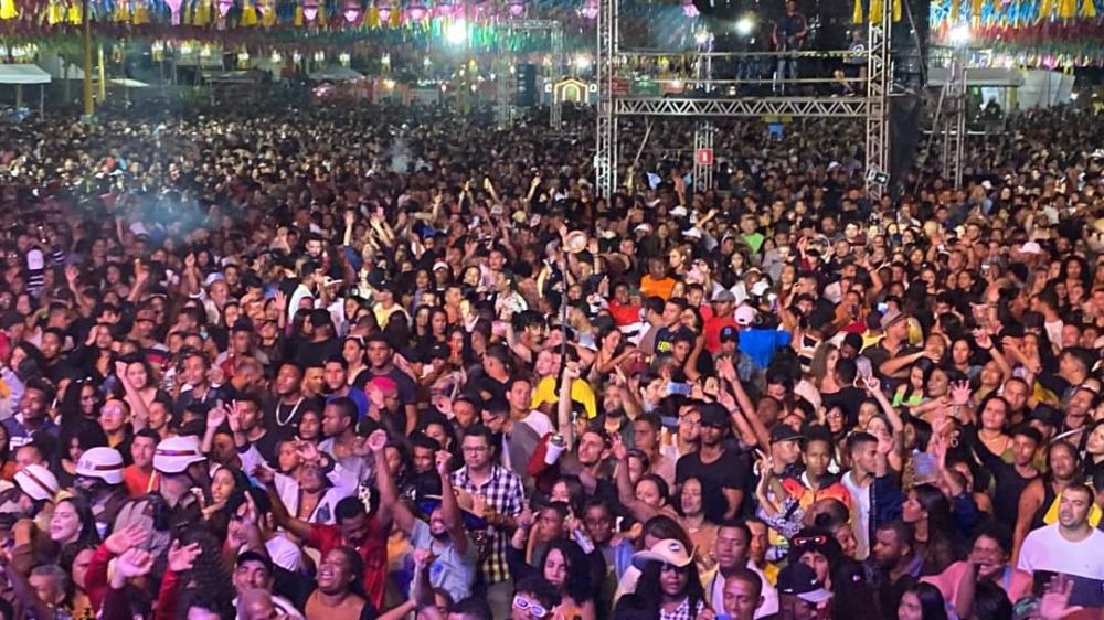 São Pedro Ipiaú: Primeira noite de festa animou foliões nesta quinta-feira