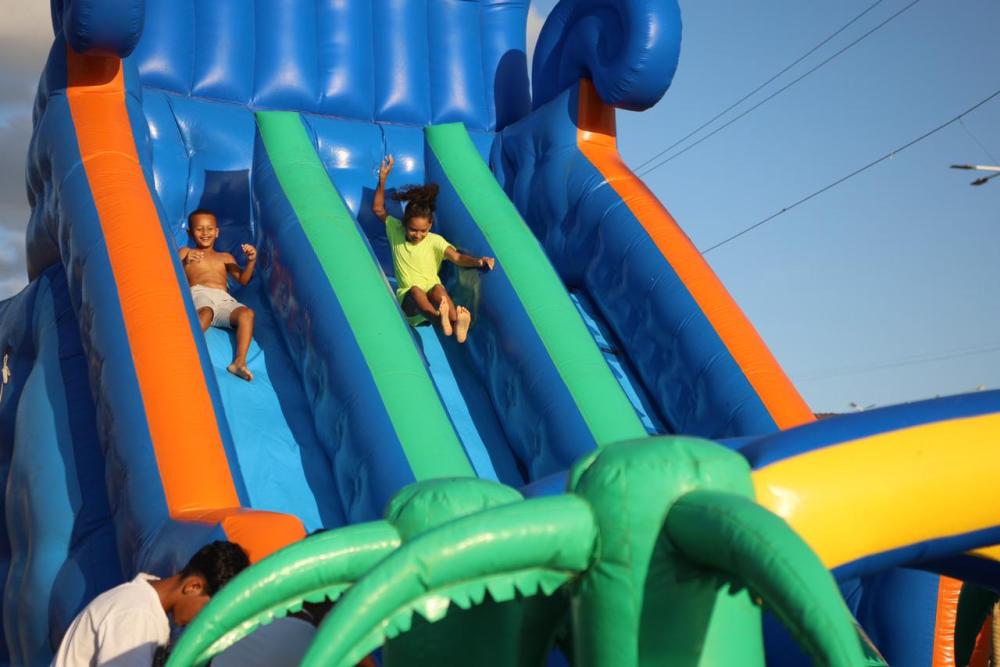 Prefeitura de Ipiaú encerrou o mês das crianças com um parque na Praça Álvaro Jardim