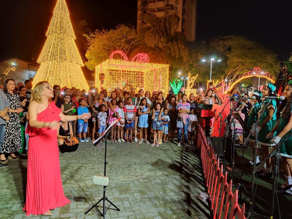 Programação natalina reúne multidões na Praça Rui Barbosa