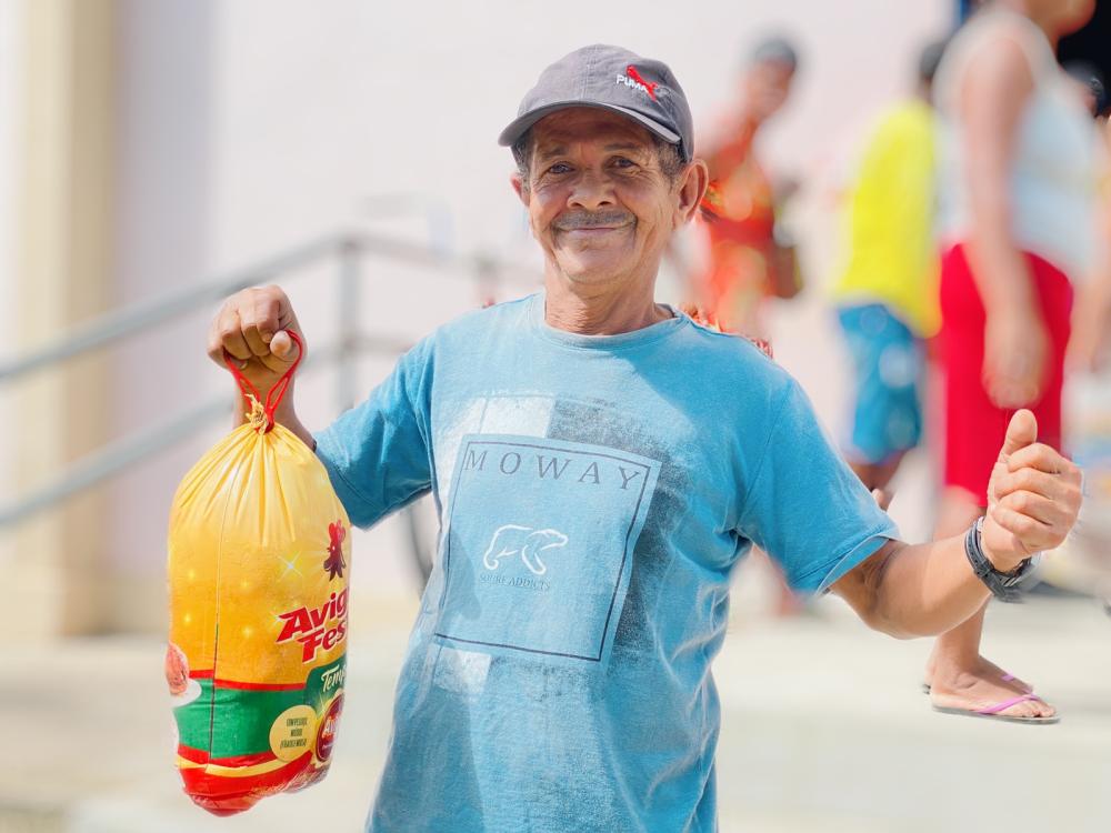 Prefeitura de Ipiaú conclui entrega da cesta básica com chester para 3 mil famílias