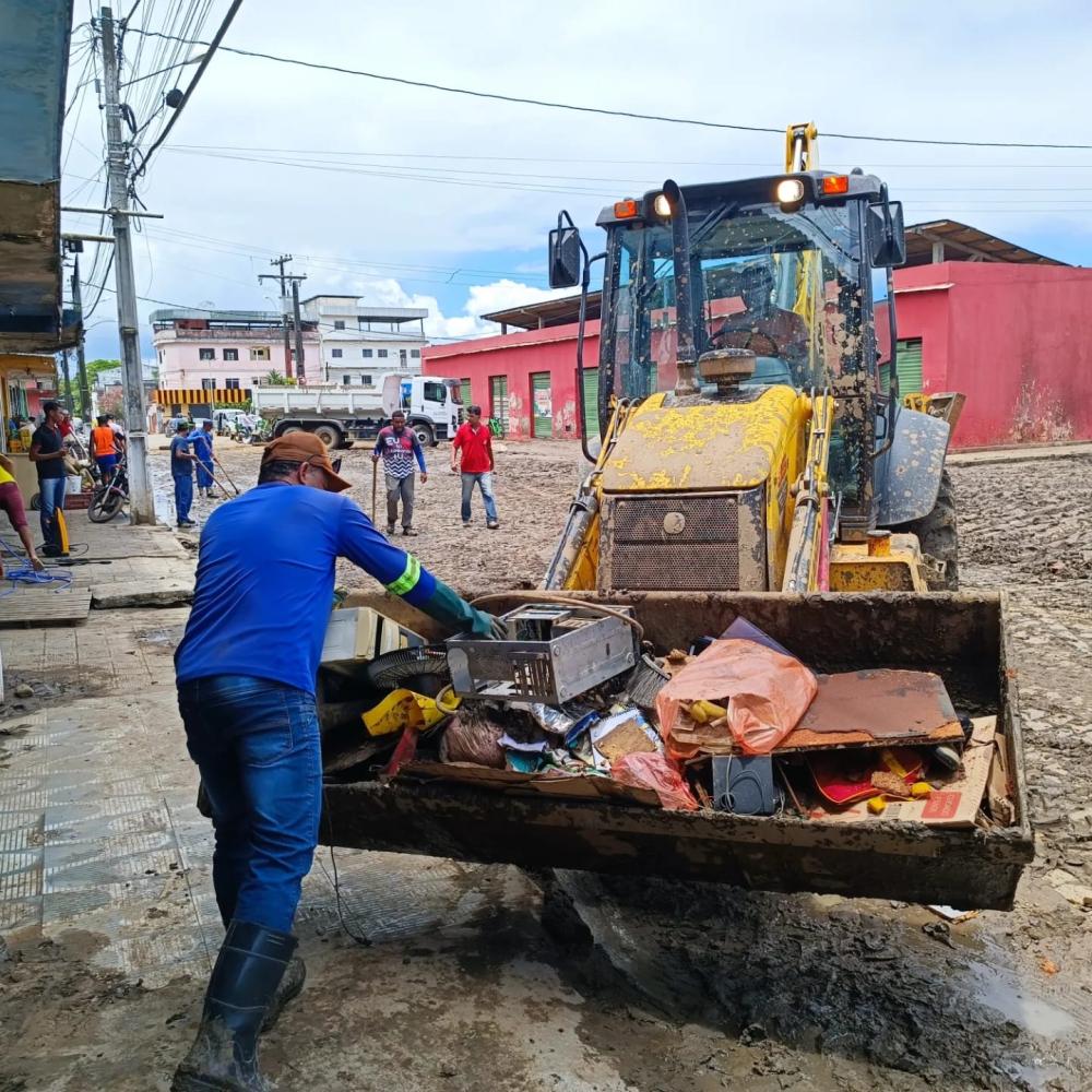 Prefeitura de Ipiaú atua nas diversas áreas para atender emergências devido as enchentes