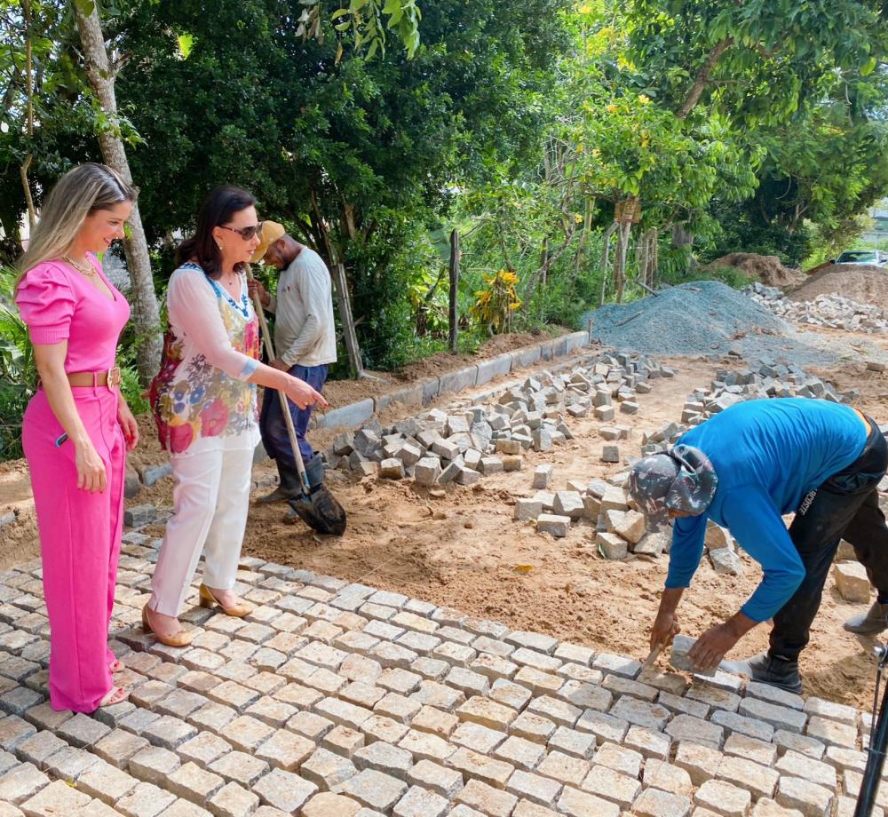 Equipe confere diversas obras em desenvolvimento na cidade